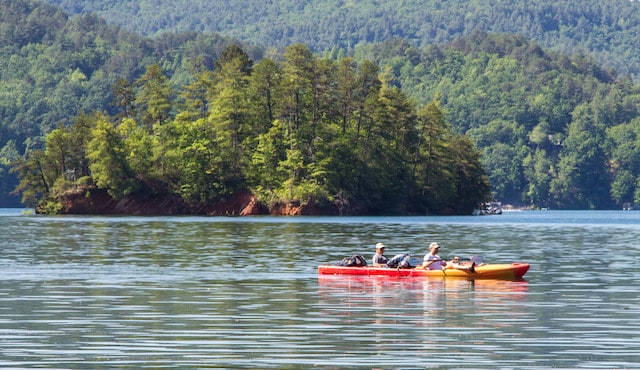 photo of kayakers on lake jocassee