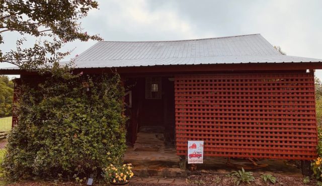 photo outside of corn crib cottage