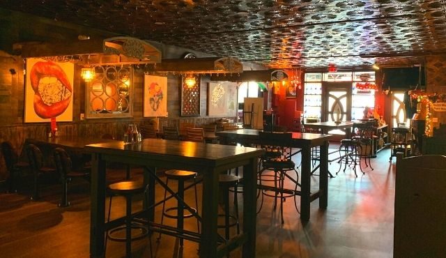 photo inside papa julios restaurant