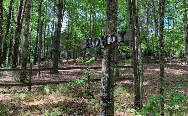 sign that says Howdy