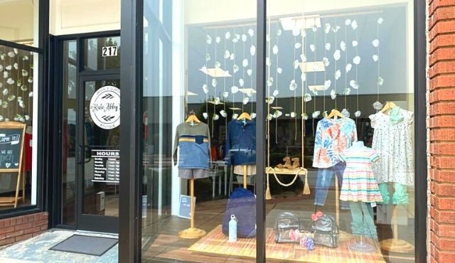 photo outside of KateAbby's Boutique