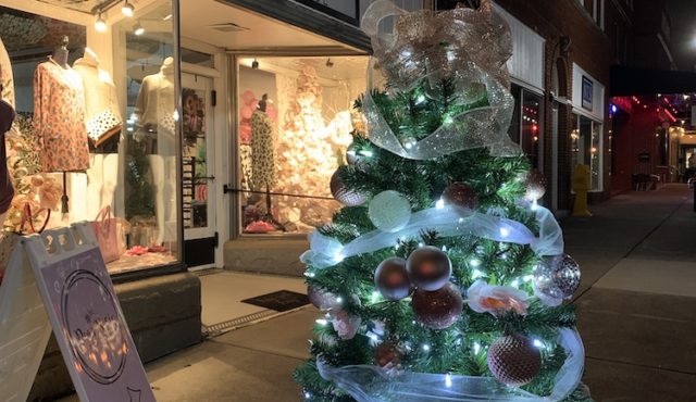 photo of Christmas tree outside Dear Rosie boutique in Seneca, SC