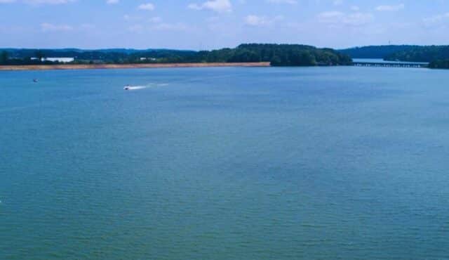 Featured image of Lake Hartwell